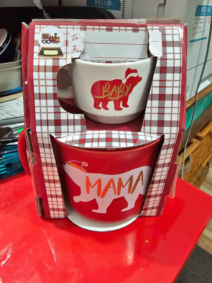 Large and small mug set