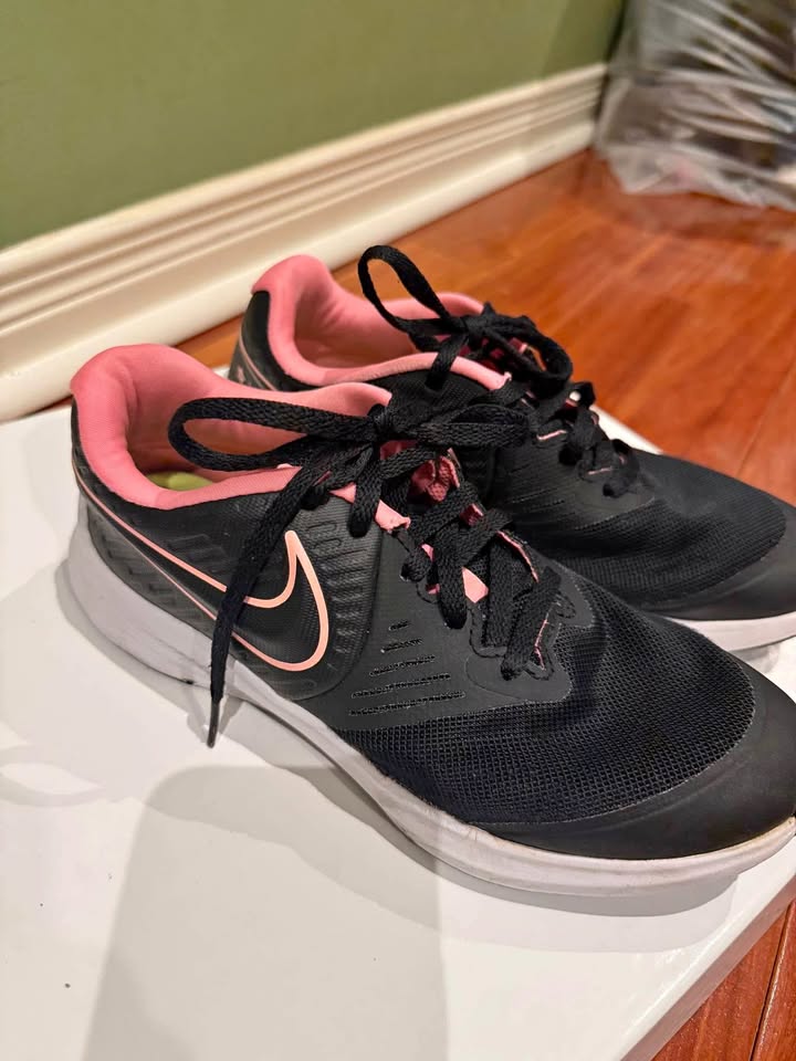 Kids’ Nike running shoes size US 3.5