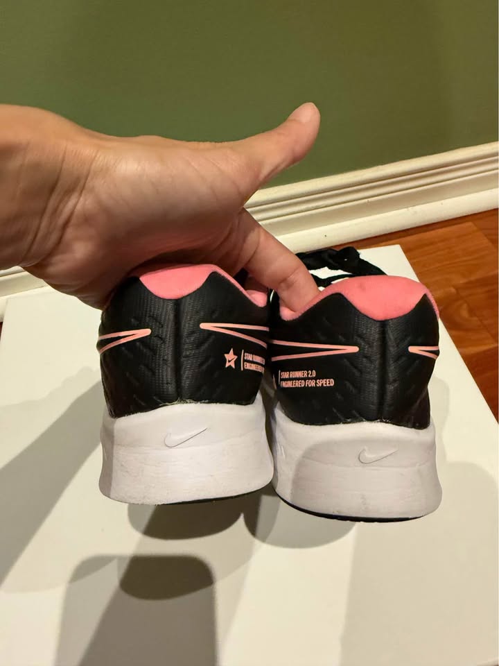 Kids’ Nike running shoes size US 3.5 - photo 3