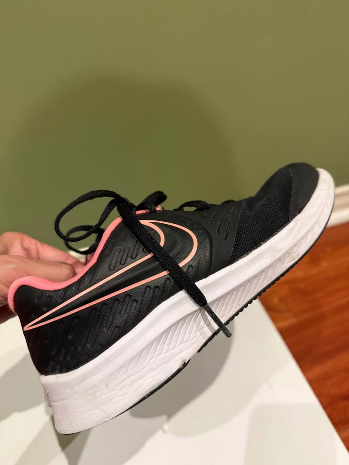 Kids’ Nike running shoes size US 3.5 - photo 4