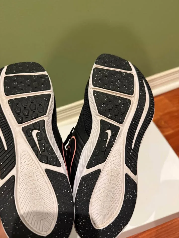 Kids’ Nike running shoes size US 3.5 image indicator(5)