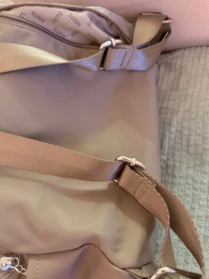 Roots Green Backpack image indicator(4)