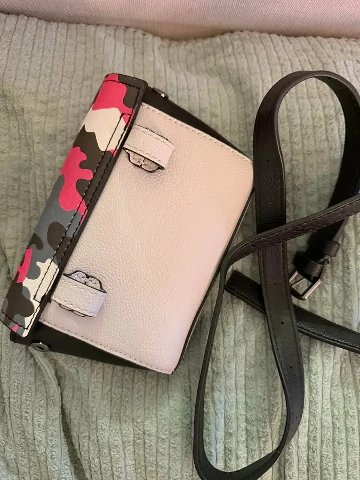 Guess Waist Bag + Wallet image indicator(2)