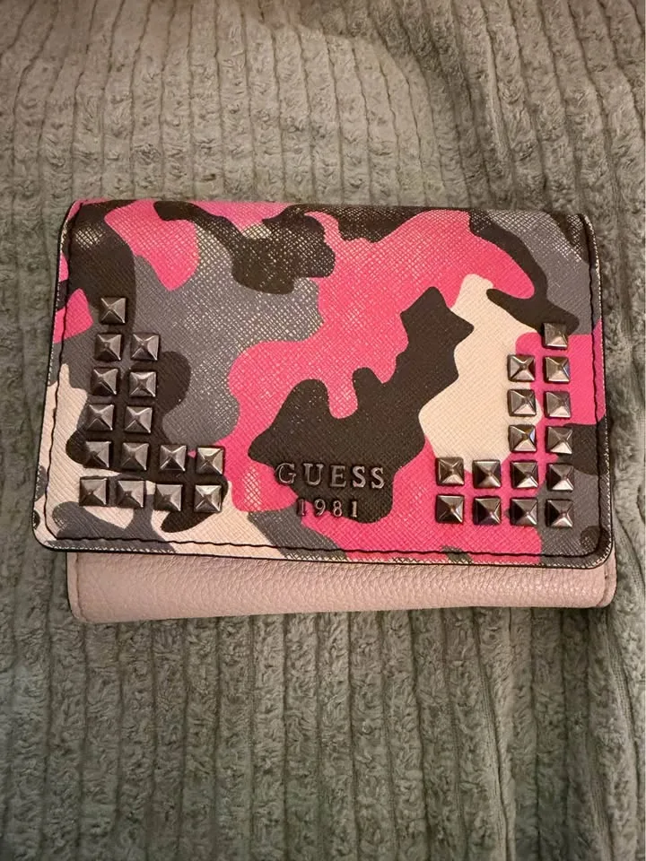 Guess Waist Bag + Wallet image indicator(4)