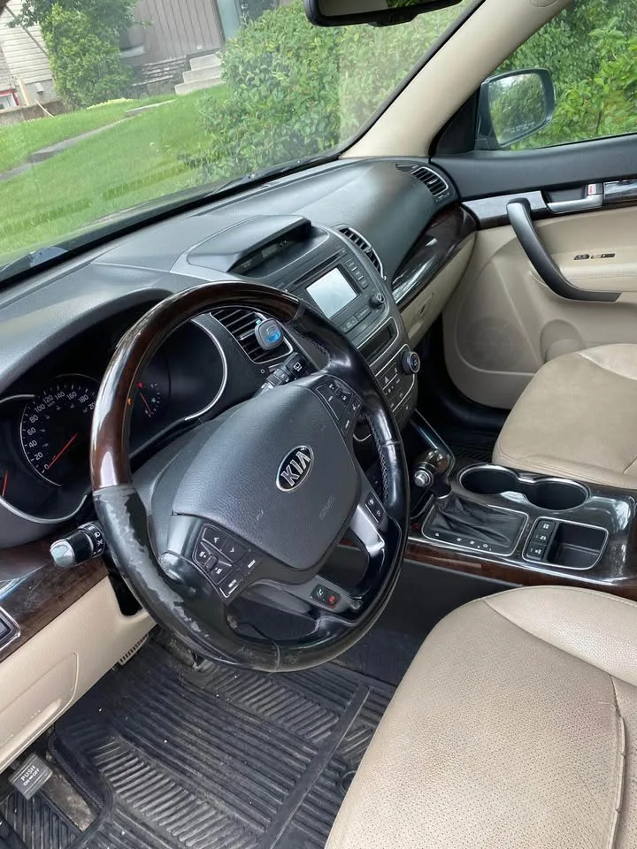 2014 Kia Sorento image indicator(6)