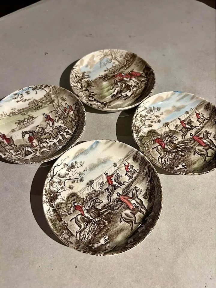 Stunning England Small Trays / Coasted Hunting Scene