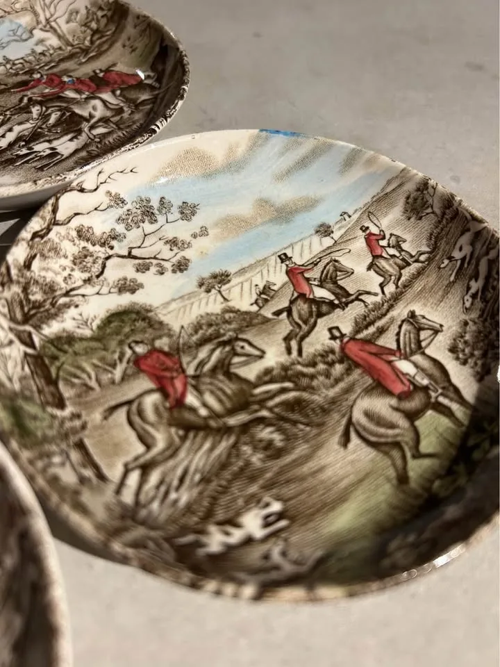 Stunning England Small Trays / Coasted Hunting Scene image indicator(2)