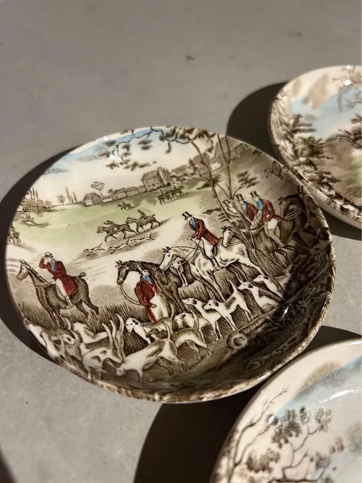Stunning England Small Trays / Coasted Hunting Scene image indicator(4)