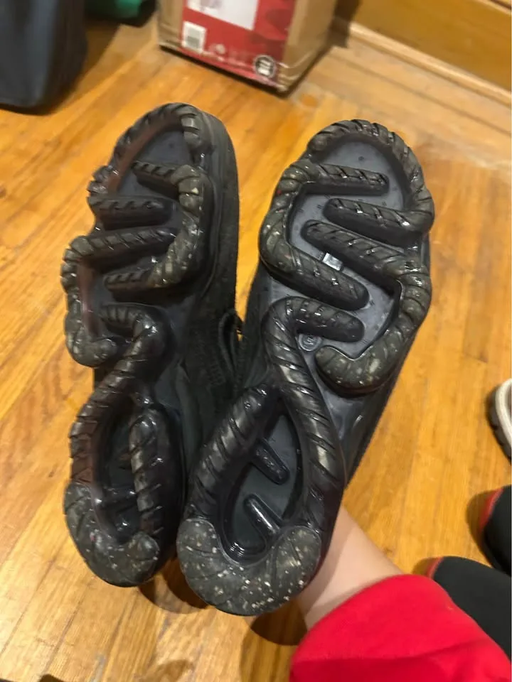 Nike Air Vapormax Flyknit sneakers in triple black men’s 11 image indicator(3)