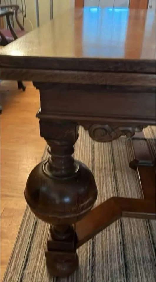 Vintage Dining Table With Carved Base image indicator(6)