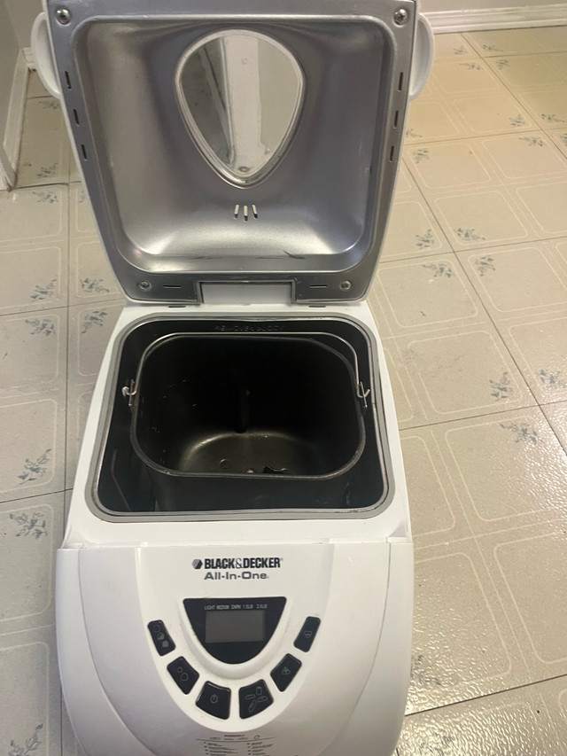 Black and Decker Bread Maker - photo 2