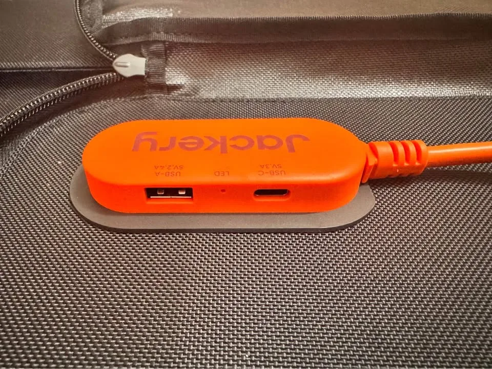 Jackery SolarSaga 100W Portable Solar Panel image indicator(5)