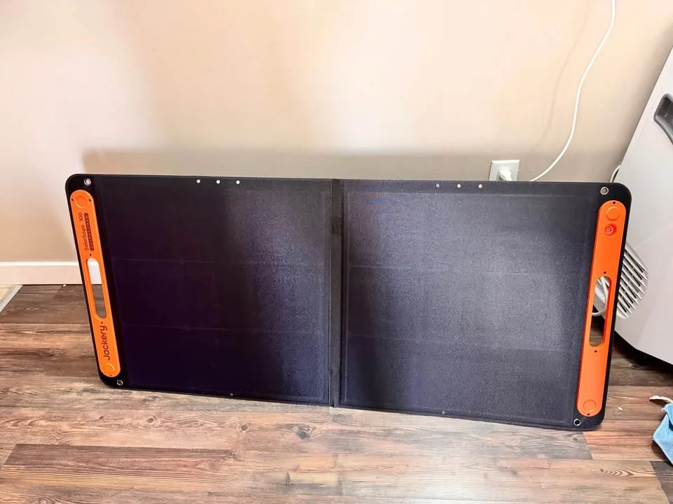 Jackery SolarSaga 100W Portable Solar Panel image indicator(6)