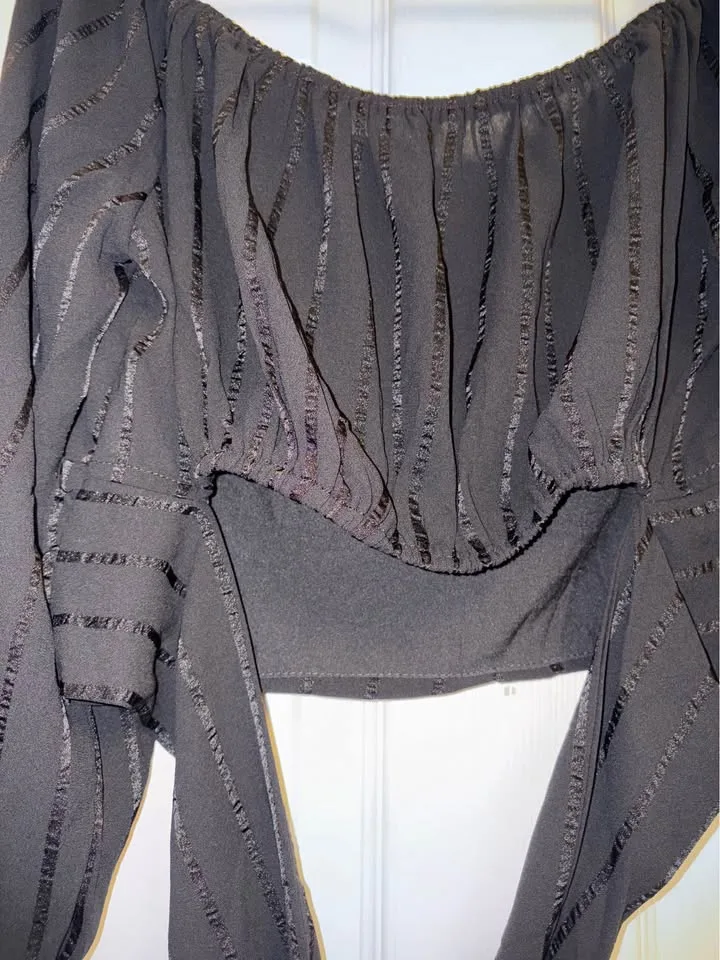 Brand new Crop Top Blouse Lightweight Long Sleeve -M image indicator(2)