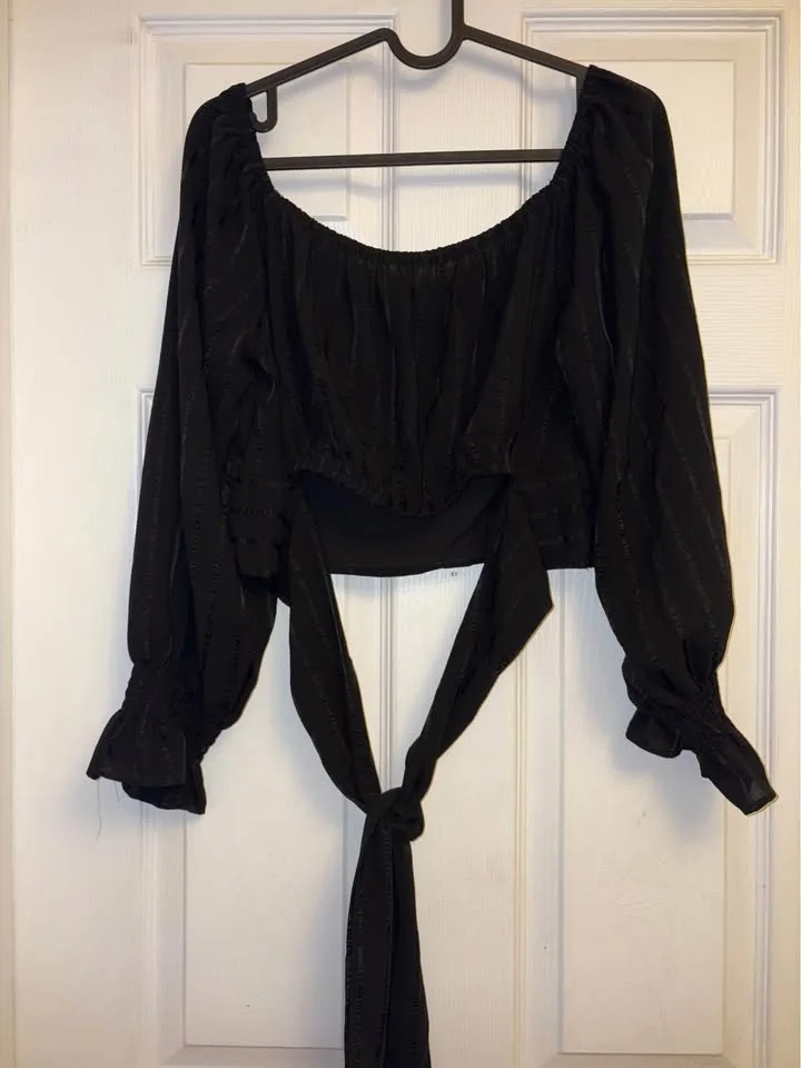 Brand new Crop Top Blouse Lightweight Long Sleeve -M image indicator(3)