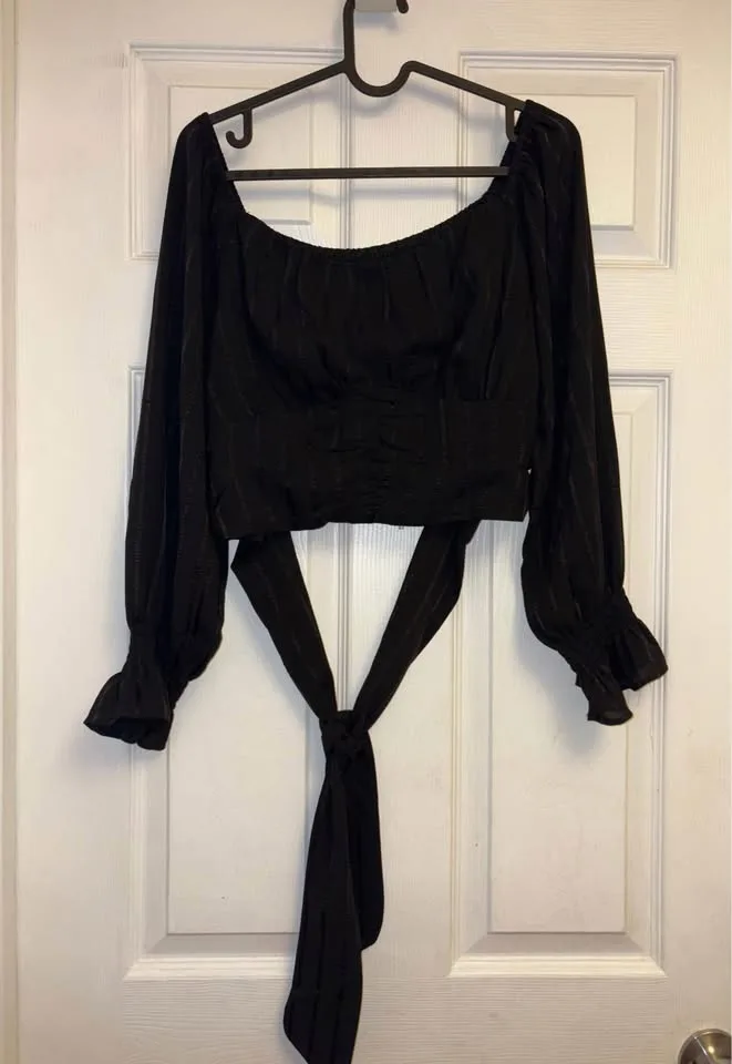 Brand new Crop Top Blouse Lightweight Long Sleeve -M image indicator(4)