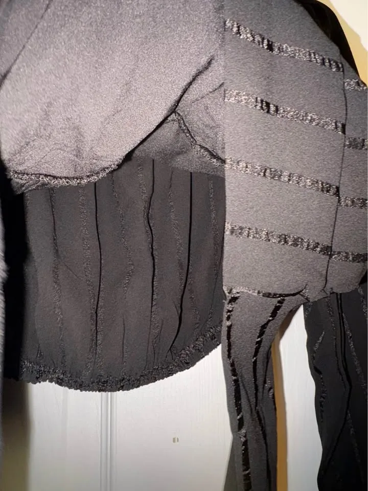 Brand new Crop Top Blouse Lightweight Long Sleeve -M image indicator(5)