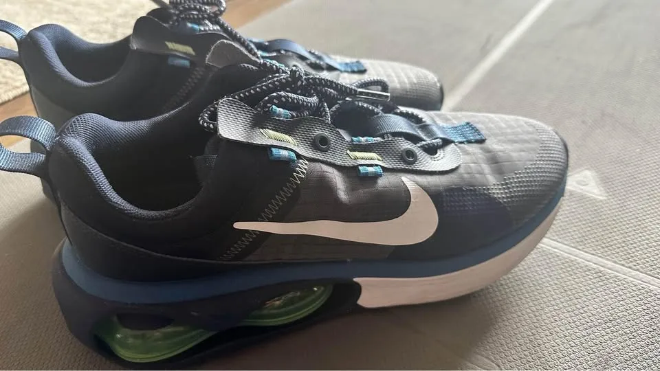 Nike AirMax 2021 - Size 11 US thumbnail