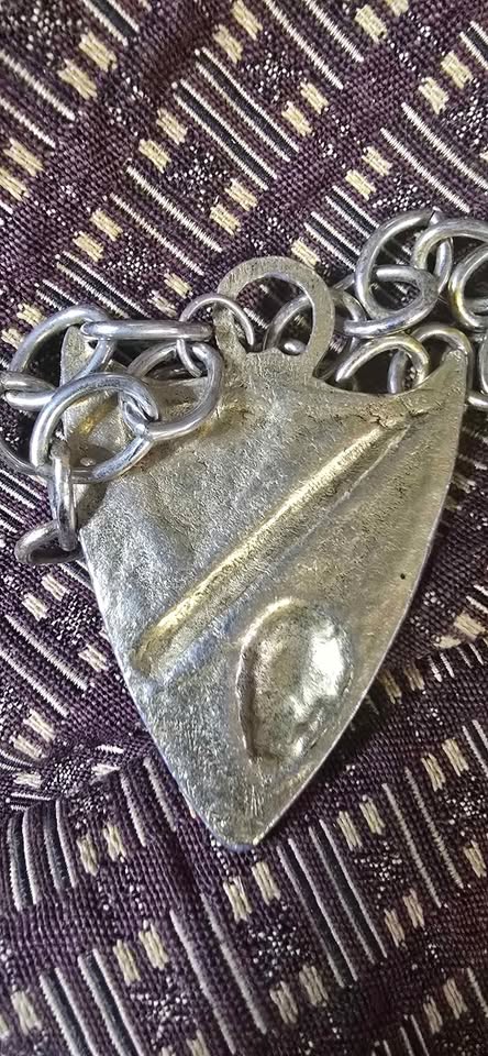 Vintage 1960's shield chain pendant - photo 3