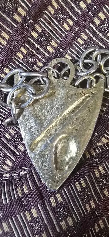 Vintage 1960's shield chain pendant image indicator(3)