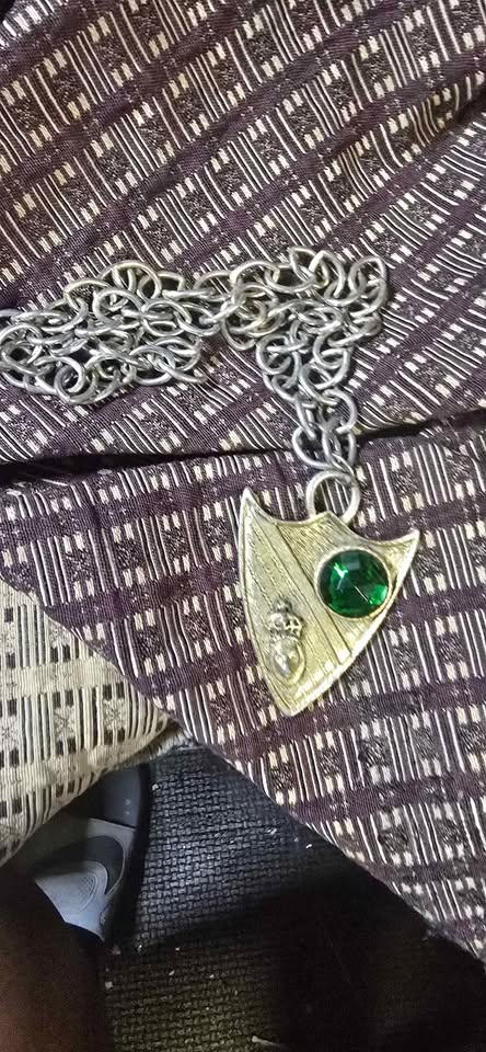 Vintage 1960's shield chain pendant - photo 4