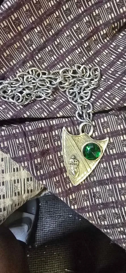 Vintage 1960's shield chain pendant image indicator(4)