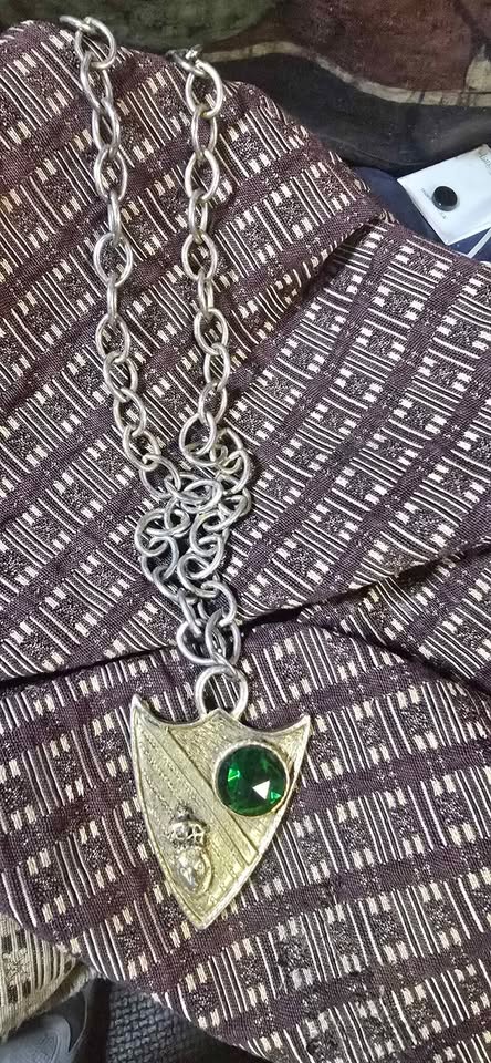 Vintage 1960's shield chain pendant - photo 5