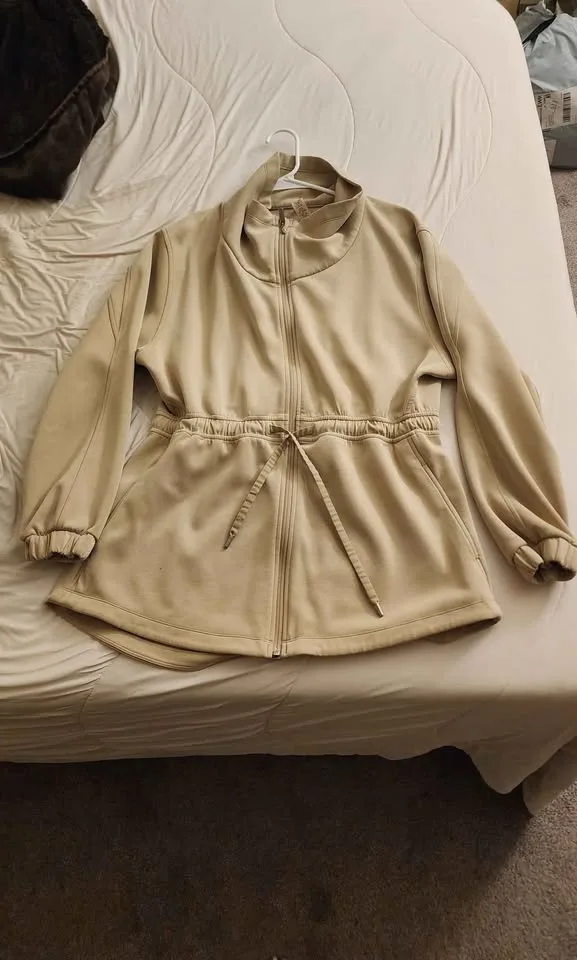 Lululemon Softstreme Cinch-Waist Full-Zip Jacket image indicator(4)