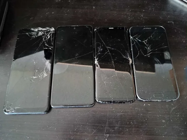 4 Samsung Phones for Parts image indicator(2)