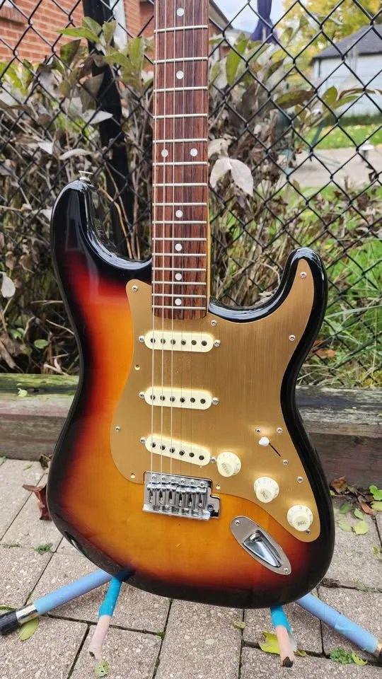 $300 Squier HSS Strat - Sunburst - Standard Series image indicator(4)