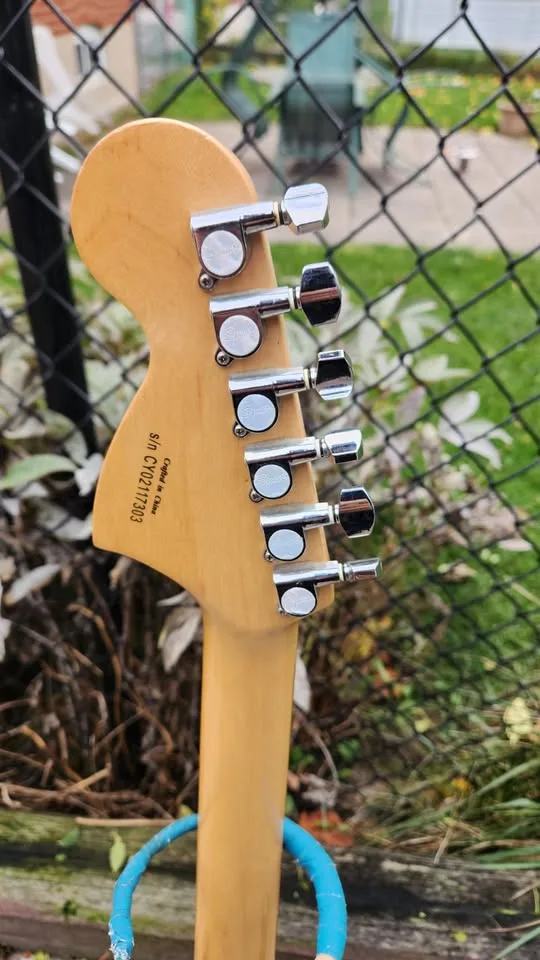 $300 Squier HSS Strat - Sunburst - Standard Series image indicator(5)