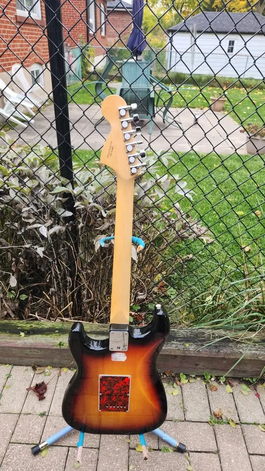 $300 Squier HSS Strat - Sunburst - Standard Series image indicator(6)