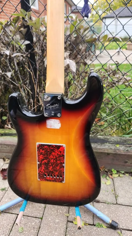 $300 Squier HSS Strat - Sunburst - Standard Series image indicator(7)