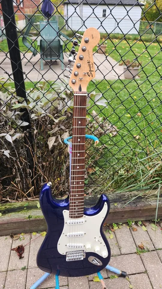 $250 Squier Stratocaster - Affinity Series - Navy Blue image indicator(2)