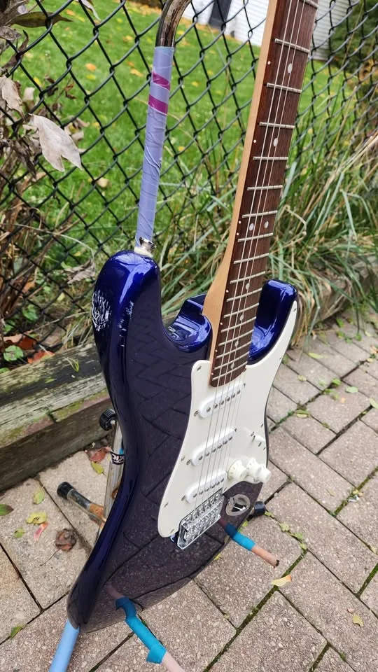 $250 Squier Stratocaster - Affinity Series - Navy Blue image indicator(4)