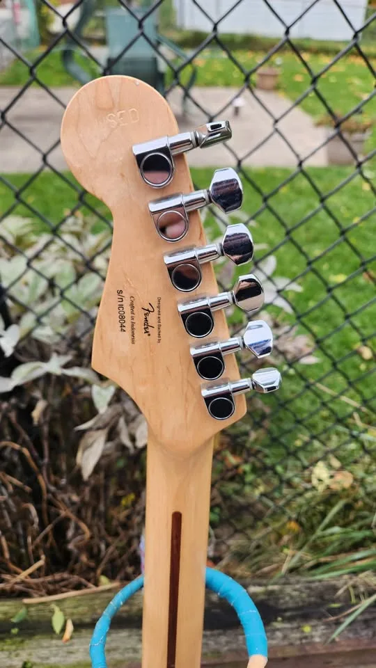 $250 Squier Stratocaster - Affinity Series - Navy Blue image indicator(6)