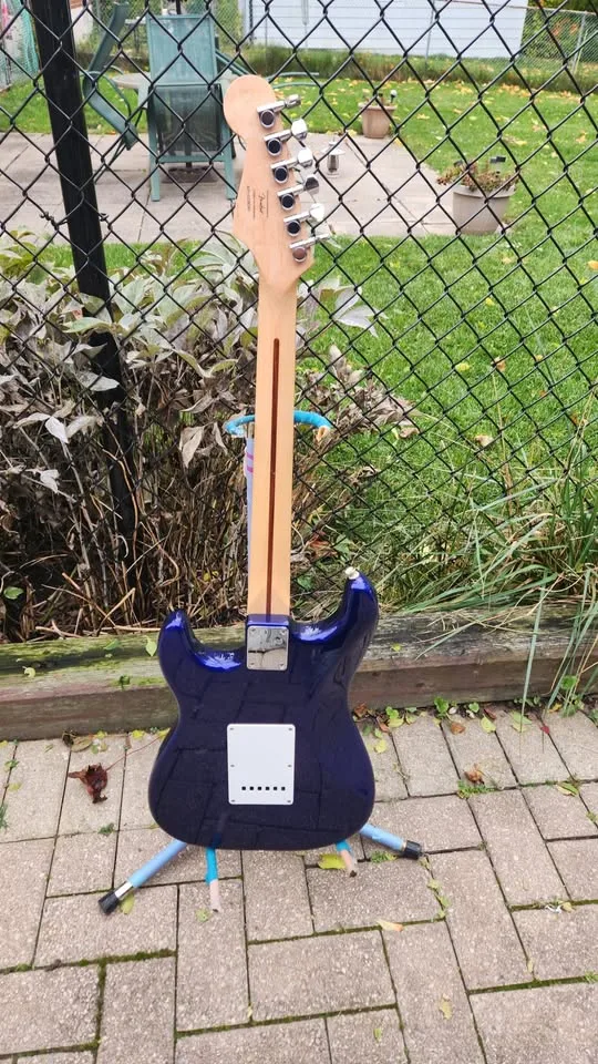 $250 Squier Stratocaster - Affinity Series - Navy Blue image indicator(8)