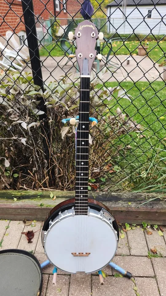 $250 Conservatore 5-String Resonator Banjo with Case image indicator(2)