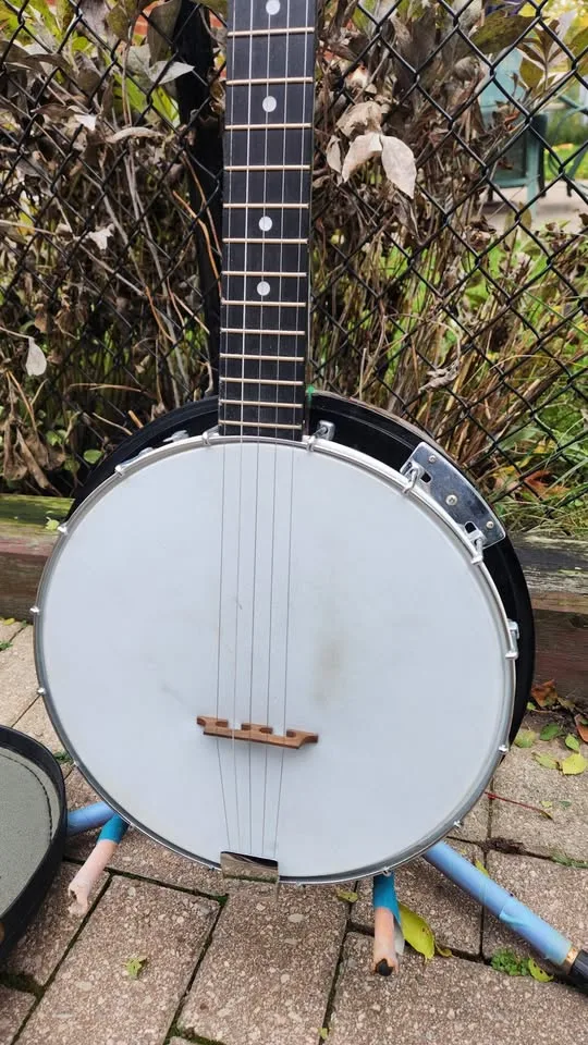 $250 Conservatore 5-String Resonator Banjo with Case image indicator(3)