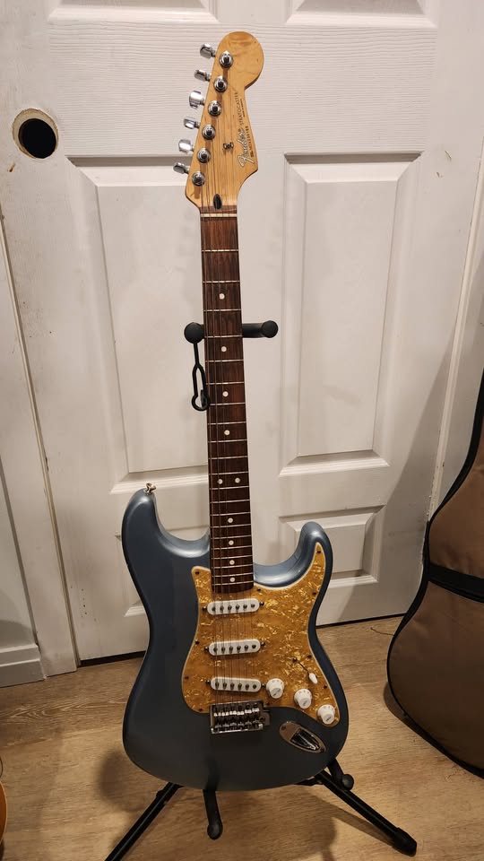 $800 Fender Stratocaster - Made in Mexico - Blue Agave - photo 3