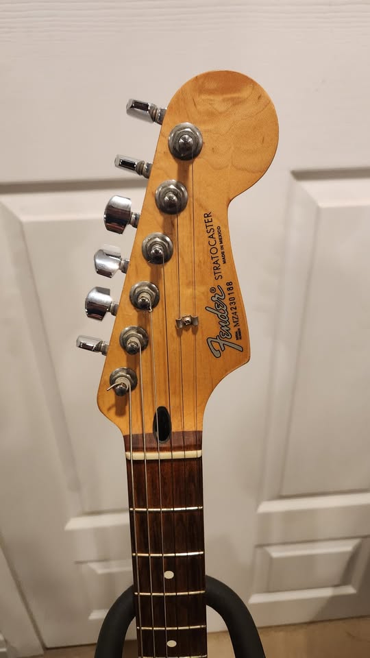$800 Fender Stratocaster - Made in Mexico - Blue Agave - photo 4