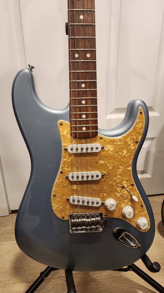 $800 Fender Stratocaster - Made in Mexico - Blue Agave - photo 5