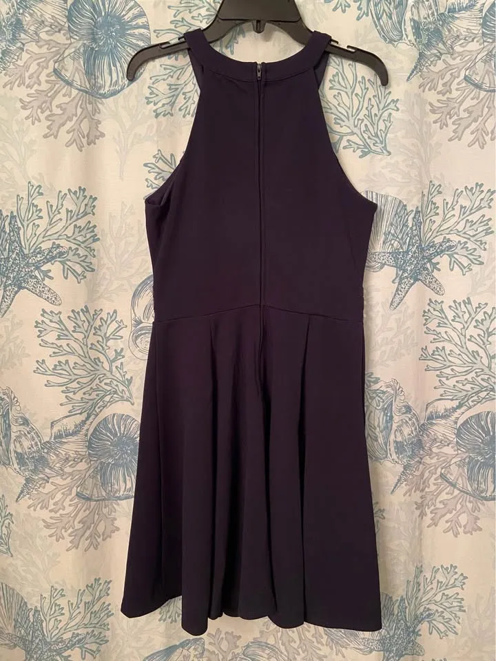 Junior girl’s navy dress, size Small (1,3,5) image indicator(4)