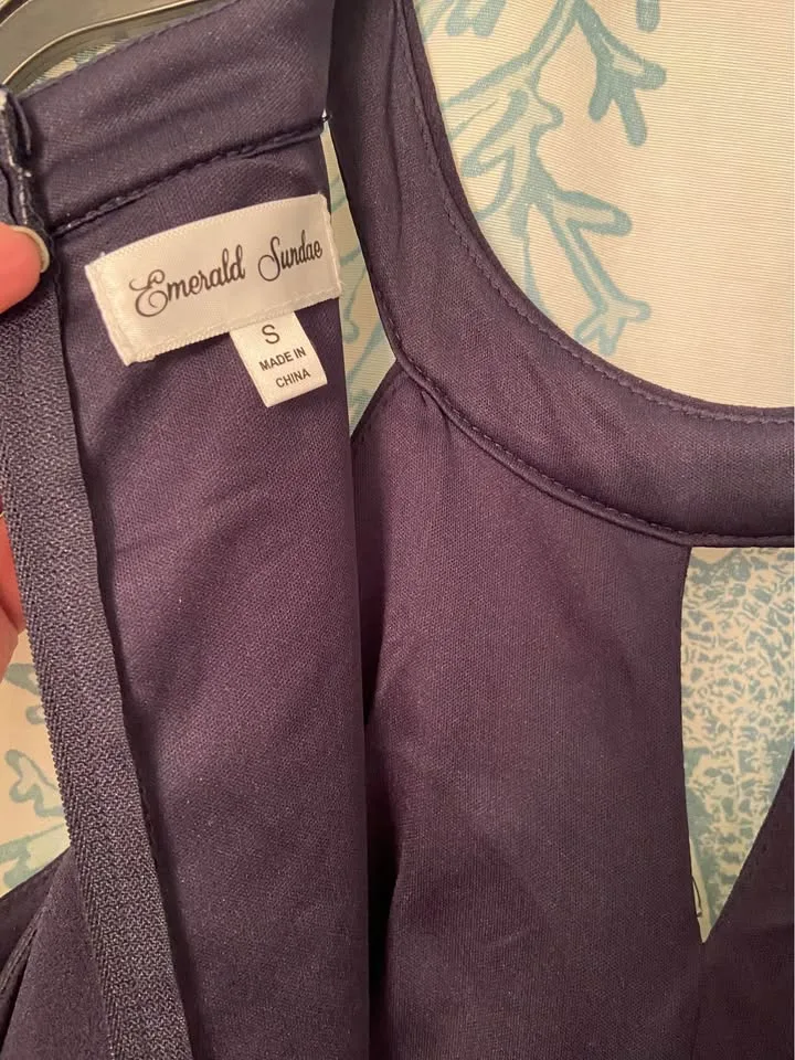 Junior girl’s navy dress, size Small (1,3,5) image indicator(7)