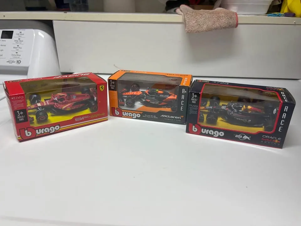 Bburago 1:43 Die-Cast F1 Model Car Set (3 Cars) thumbnail