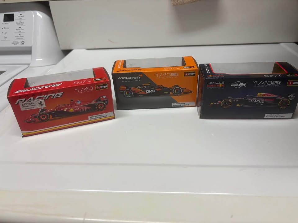 Bburago 1:43 Die-Cast F1 Model Car Set (3 Cars) - photo 2
