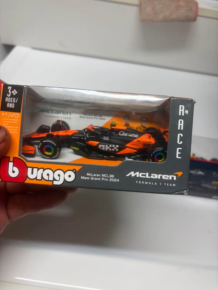 Bburago 1:43 Die-Cast F1 Model Car Set (3 Cars) - photo 4