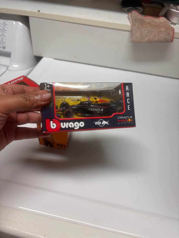 Bburago 1:43 Die-Cast F1 Model Car Set (3 Cars) - photo 5