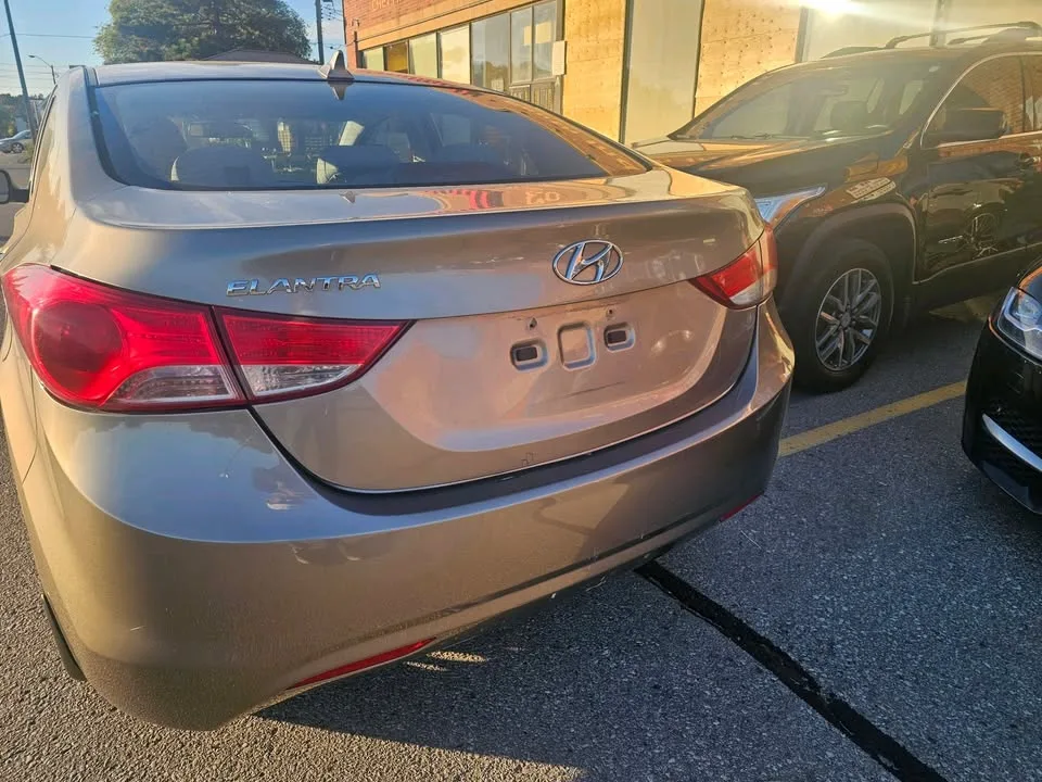 2013 Hyundai Elantra image indicator(2)