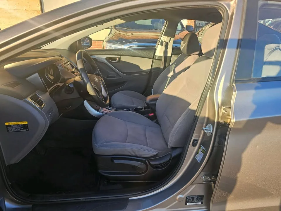 2013 Hyundai Elantra image indicator(4)